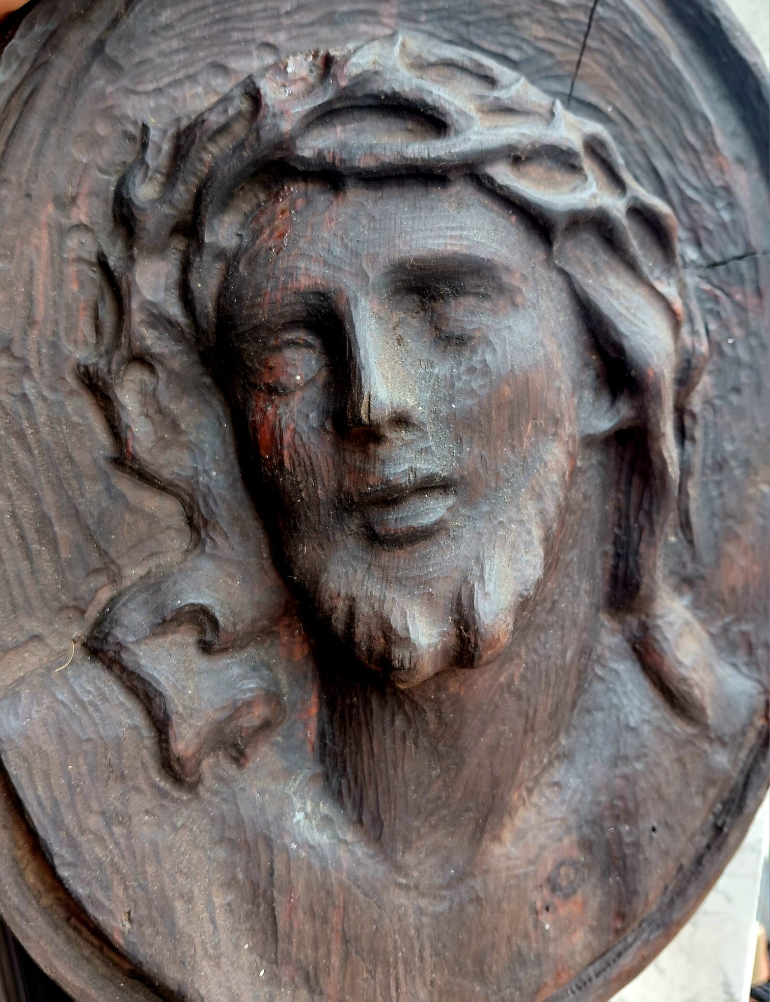 Bassorilievo Sacro Raffigurante Cristo con Corona di Spine in Legno Intagliato