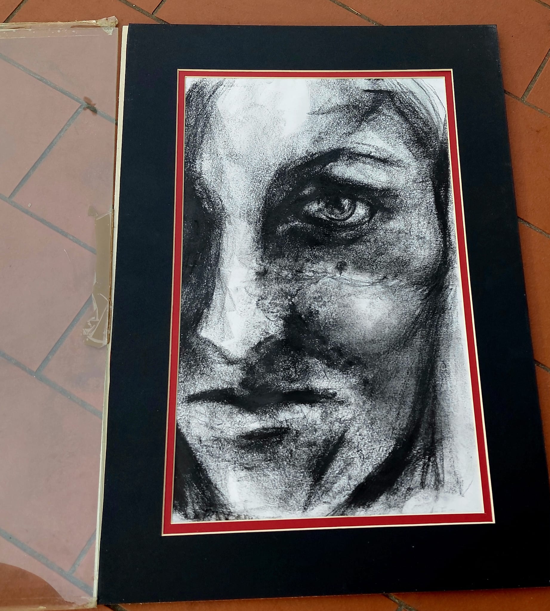 Ritratto Femminile a Carboncino – Disegno Artistico Incorniciato