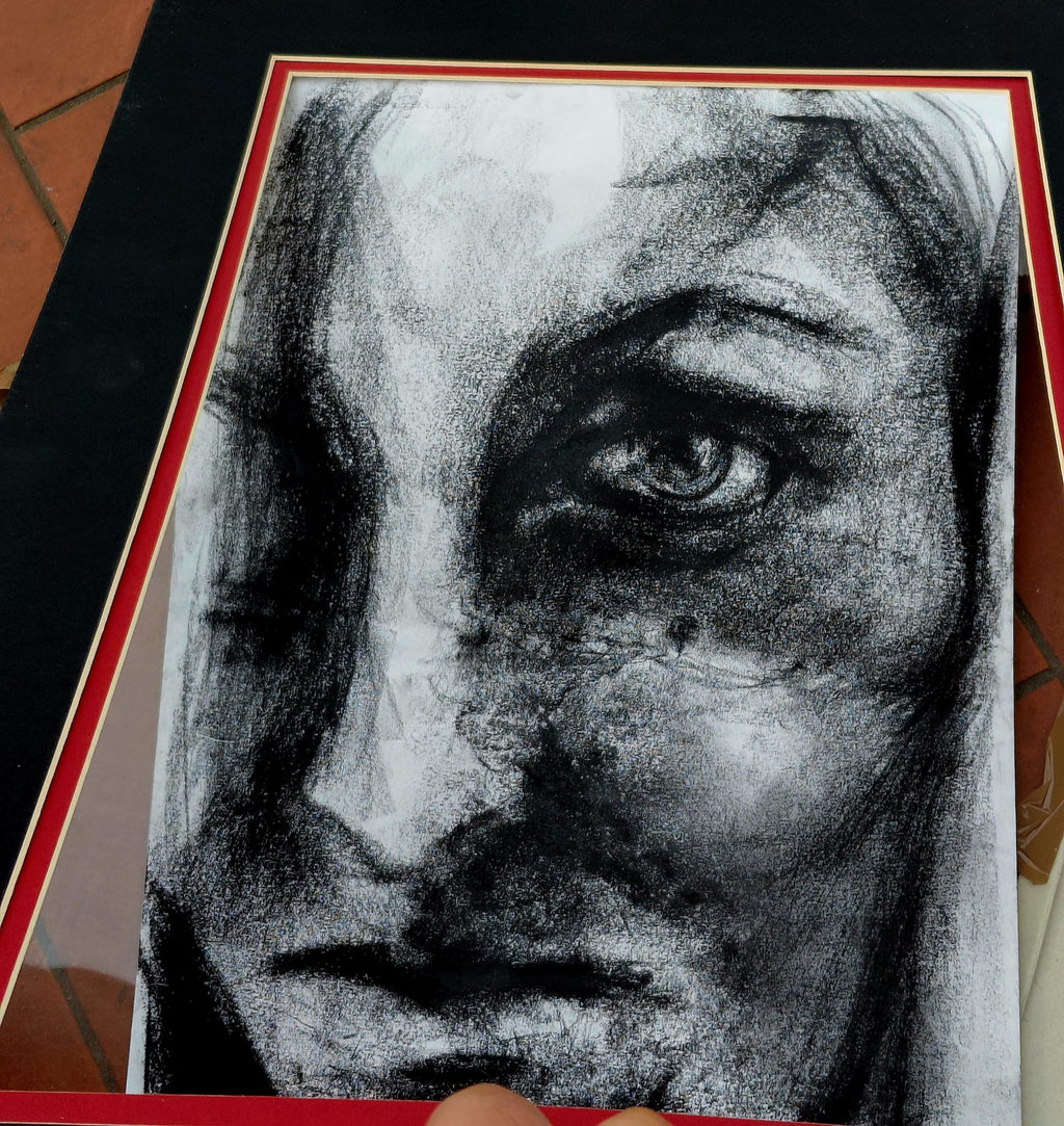 Ritratto Femminile a Carboncino – Disegno Artistico Incorniciato