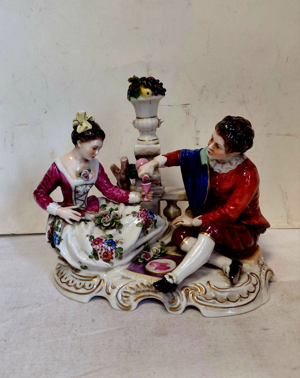 Statuina in Porcellana Capodimonte – Scena Galante del XVIII Secolo