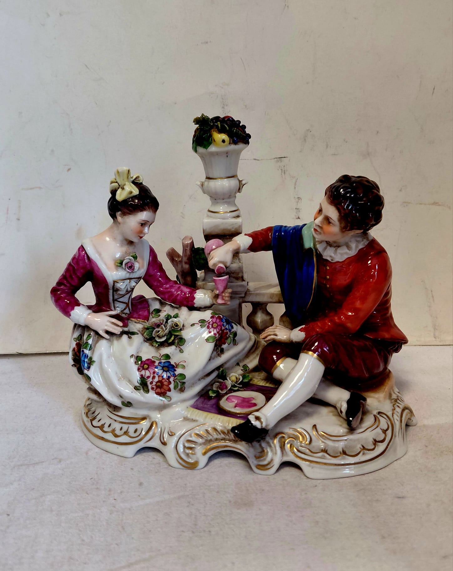 Statuina in Porcellana Capodimonte – Scena Galante del XVIII Secolo