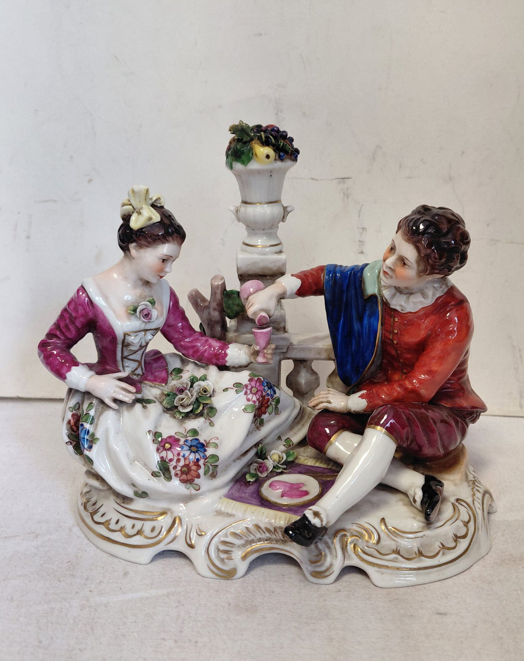 Statuina in Porcellana Capodimonte – Scena Galante del XVIII Secolo