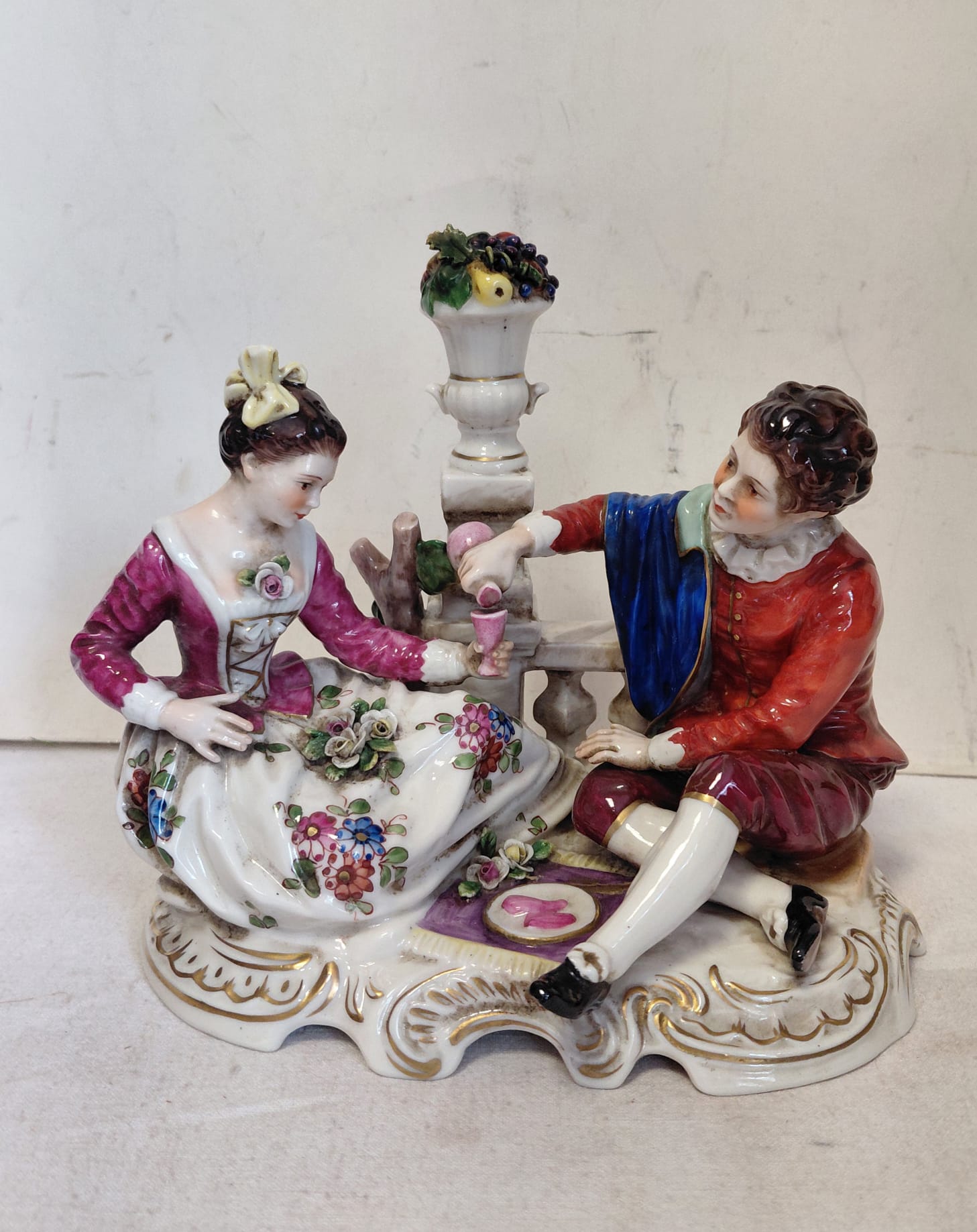 Statuina in Porcellana Capodimonte – Scena Galante del XVIII Secolo