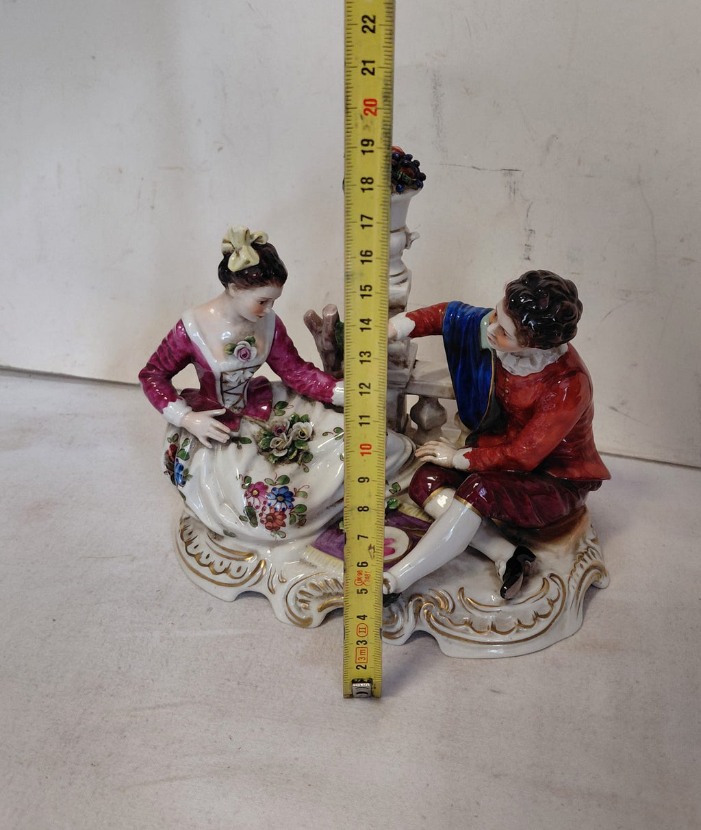 Statuina in Porcellana Capodimonte – Scena Galante del XVIII Secolo