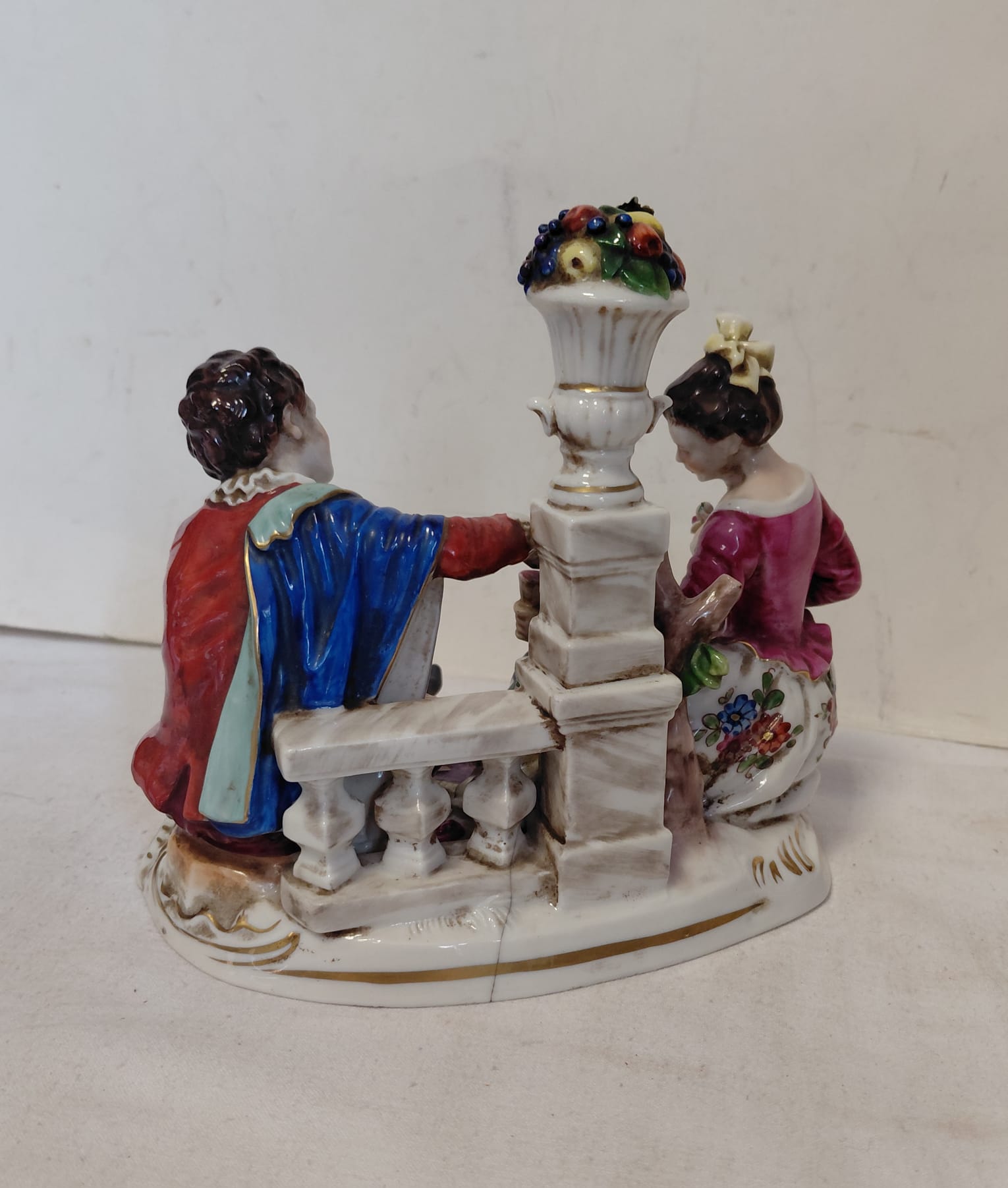 Statuina in Porcellana Capodimonte – Scena Galante del XVIII Secolo