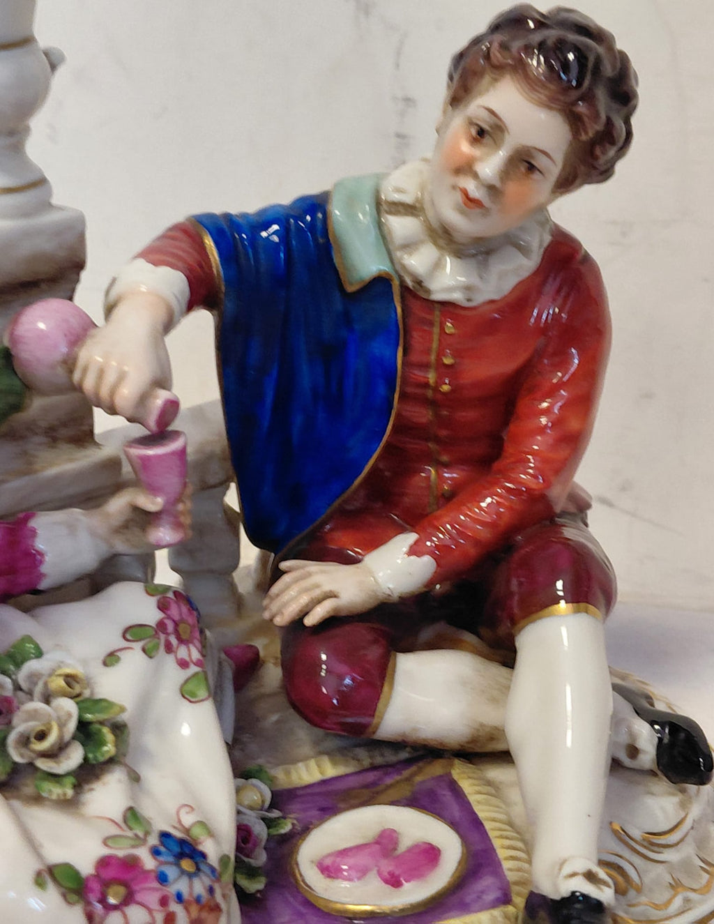 Statuina in Porcellana Capodimonte – Scena Galante del XVIII Secolo