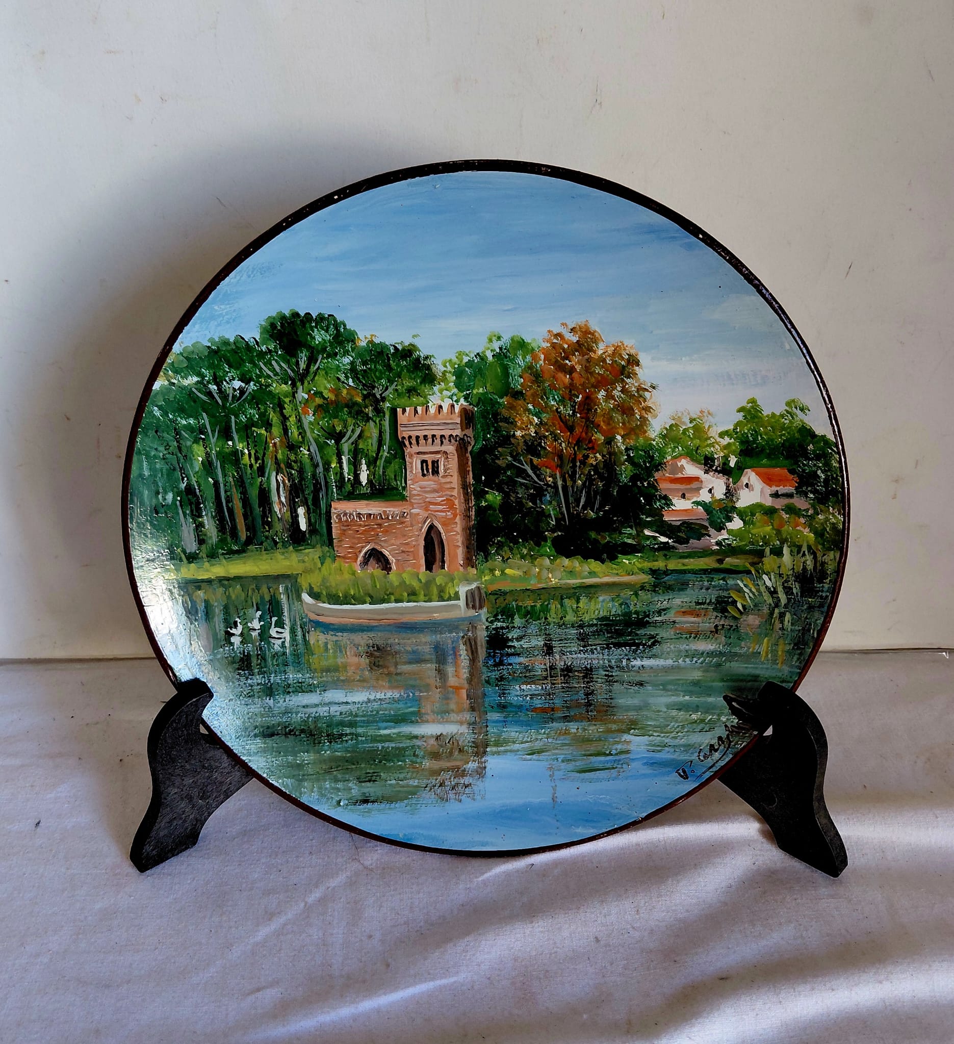 Piatto Decorativo Dipinto a Mano con Paesaggio Lacustre
