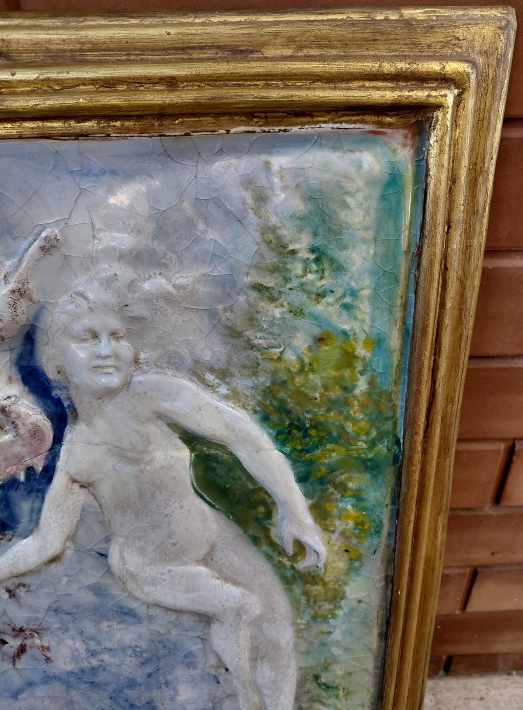 Bassorilievo Artistico “Figura Femminile con Iris” in Cornice Dorata