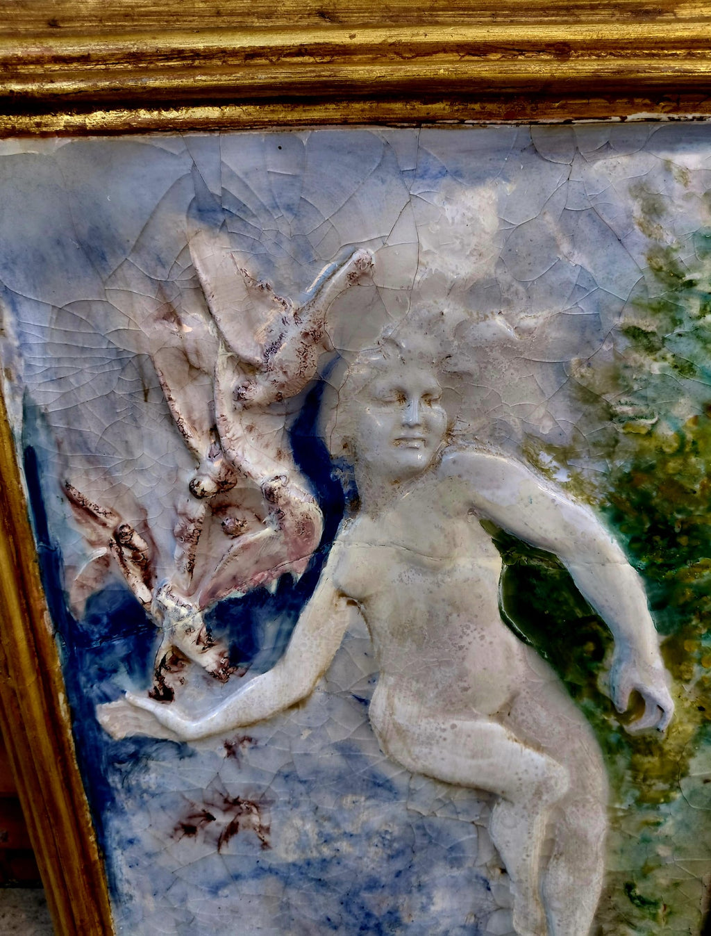 Bassorilievo Artistico “Figura Femminile con Iris” in Cornice Dorata
