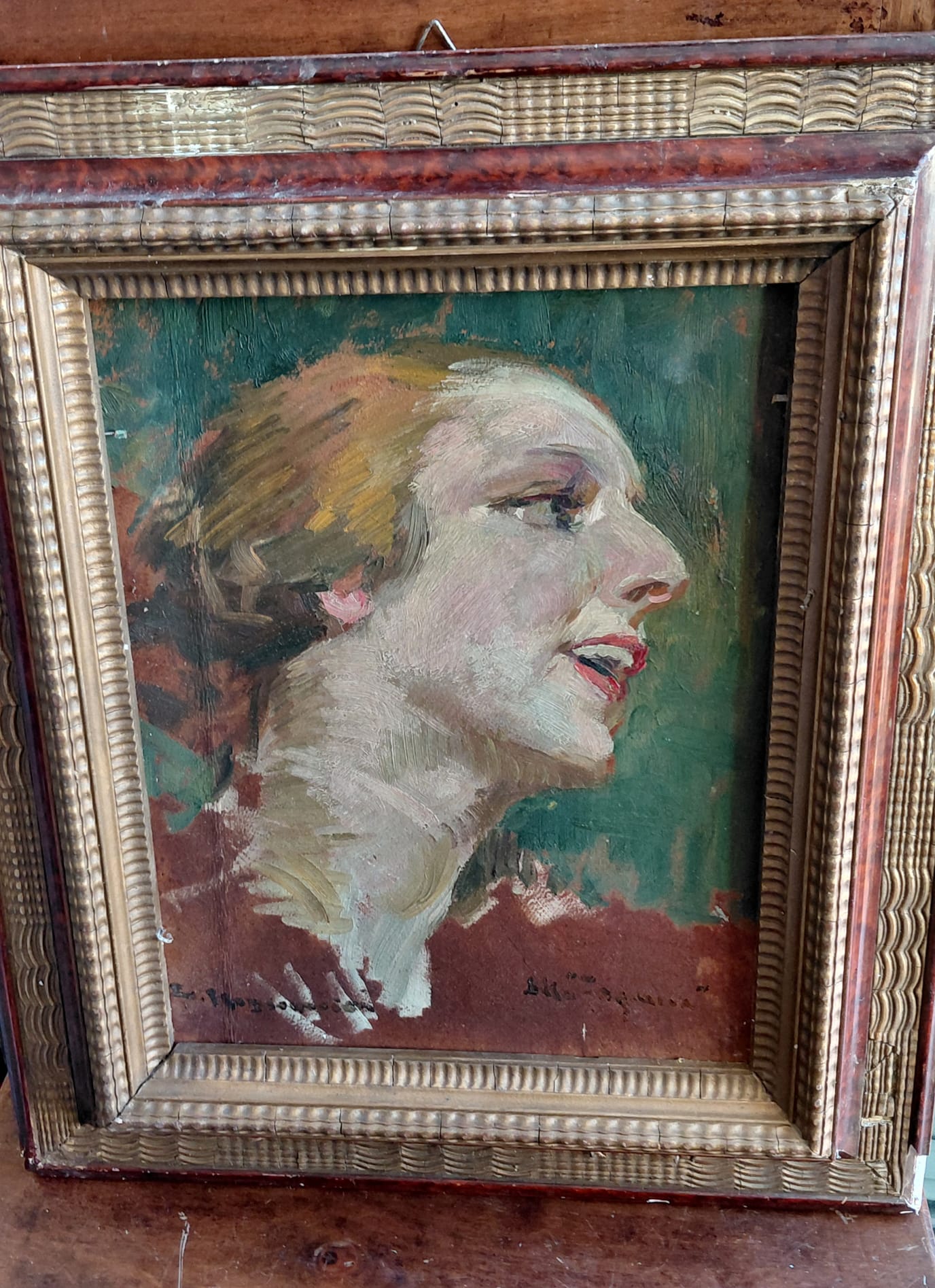 Ritratto Femminile di Profilo – Olio su Tavola in Cornice Intagliata