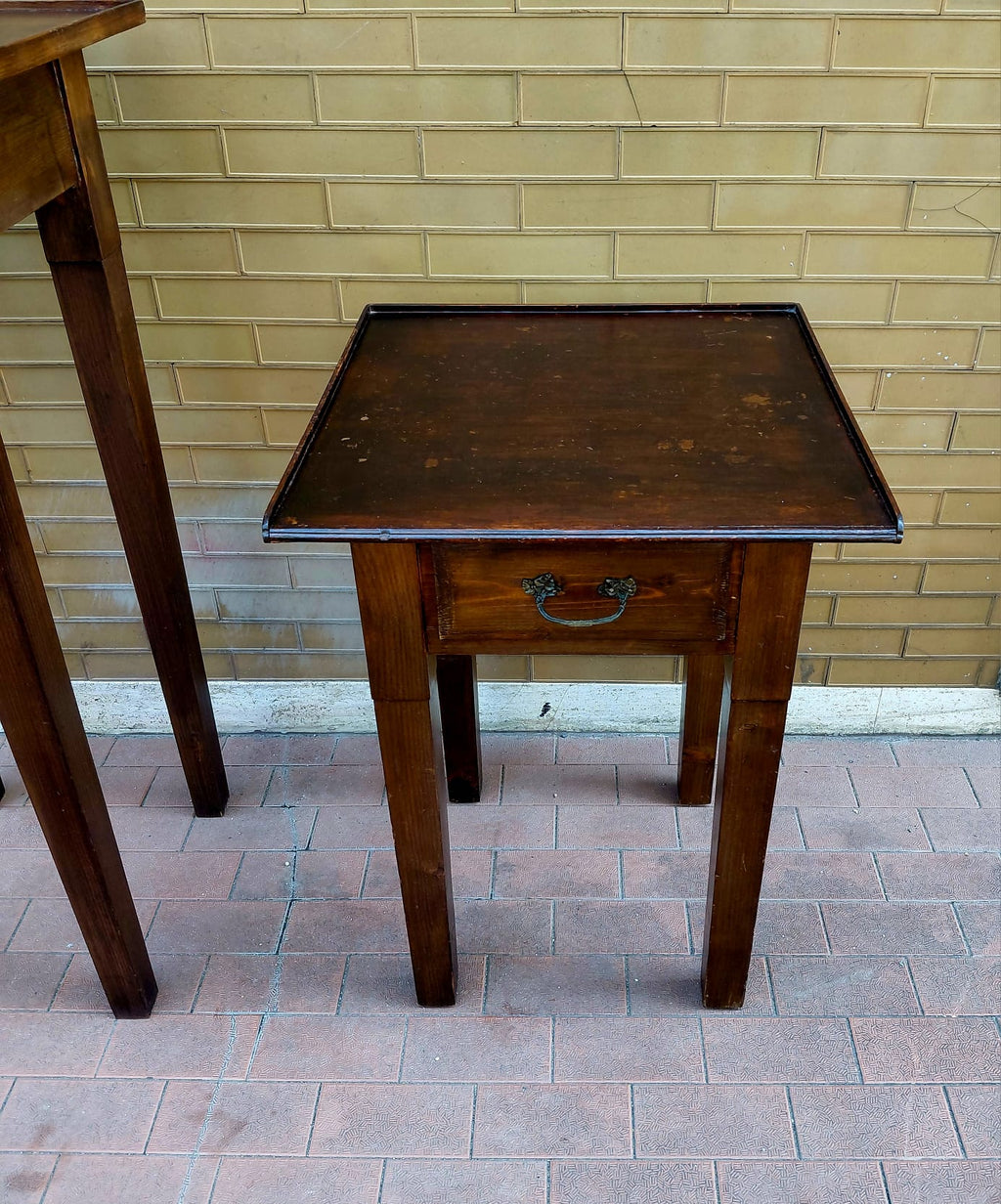 Tavolino quadrato in legno con cassetto
