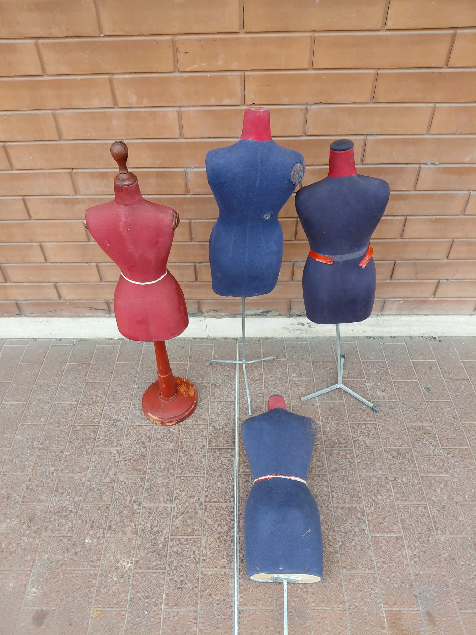 Lotto di manichini sartoriali vintage da esposizione