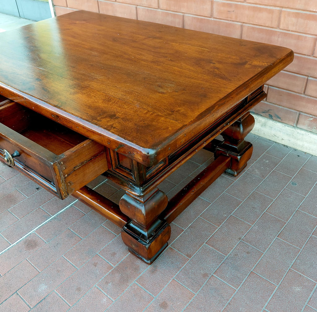 Tavolo in legno massello stile classico con cassetto