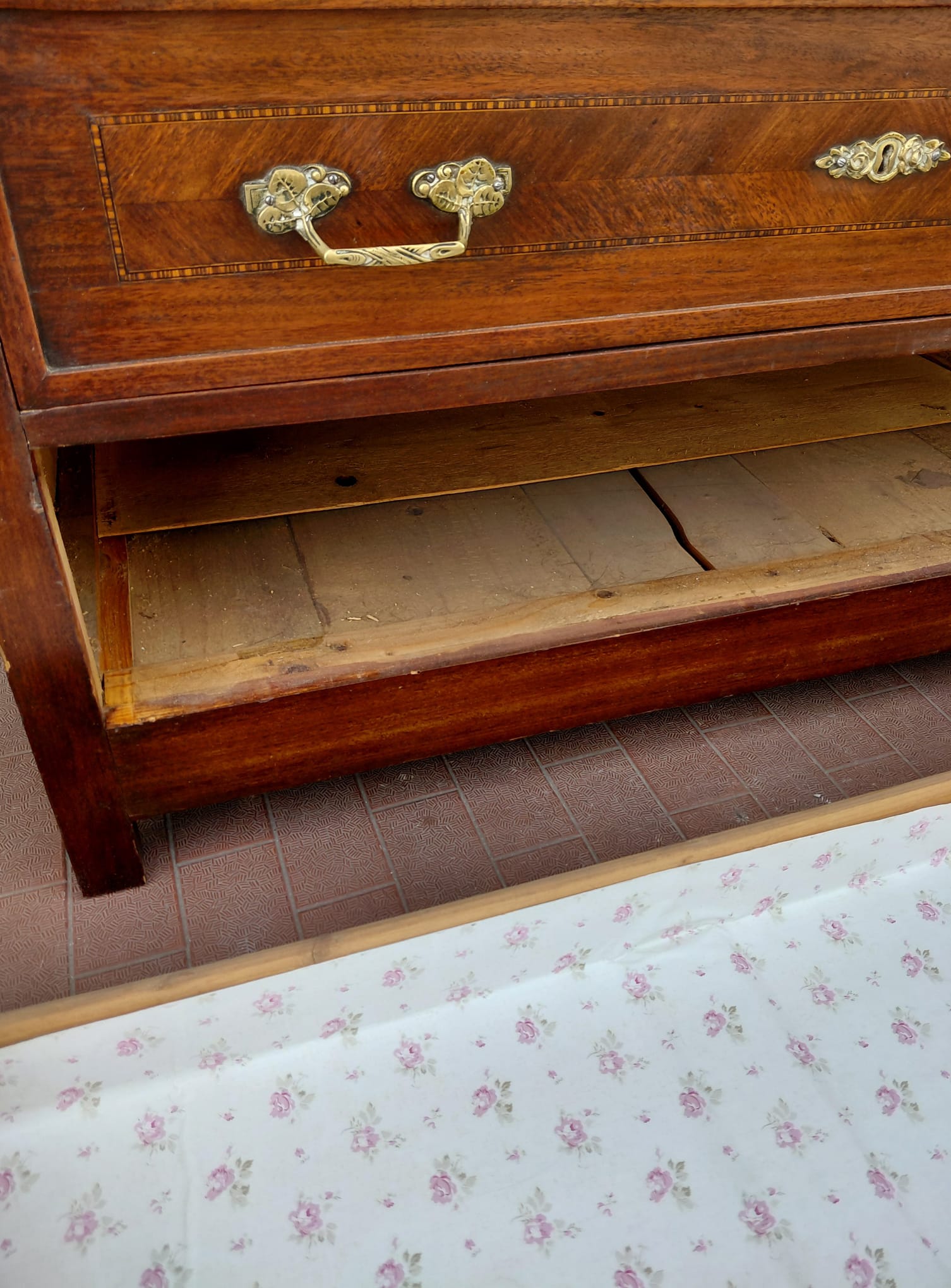 Cassettiera comò in legno con piano in marmo