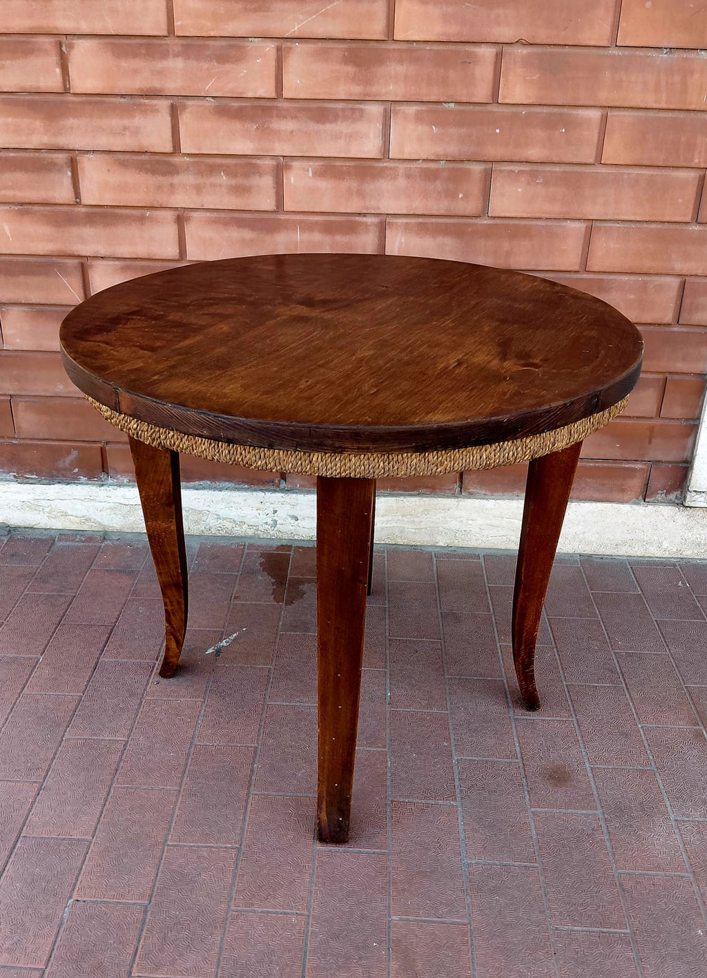 Tavolo rotondo in legno stile rustico