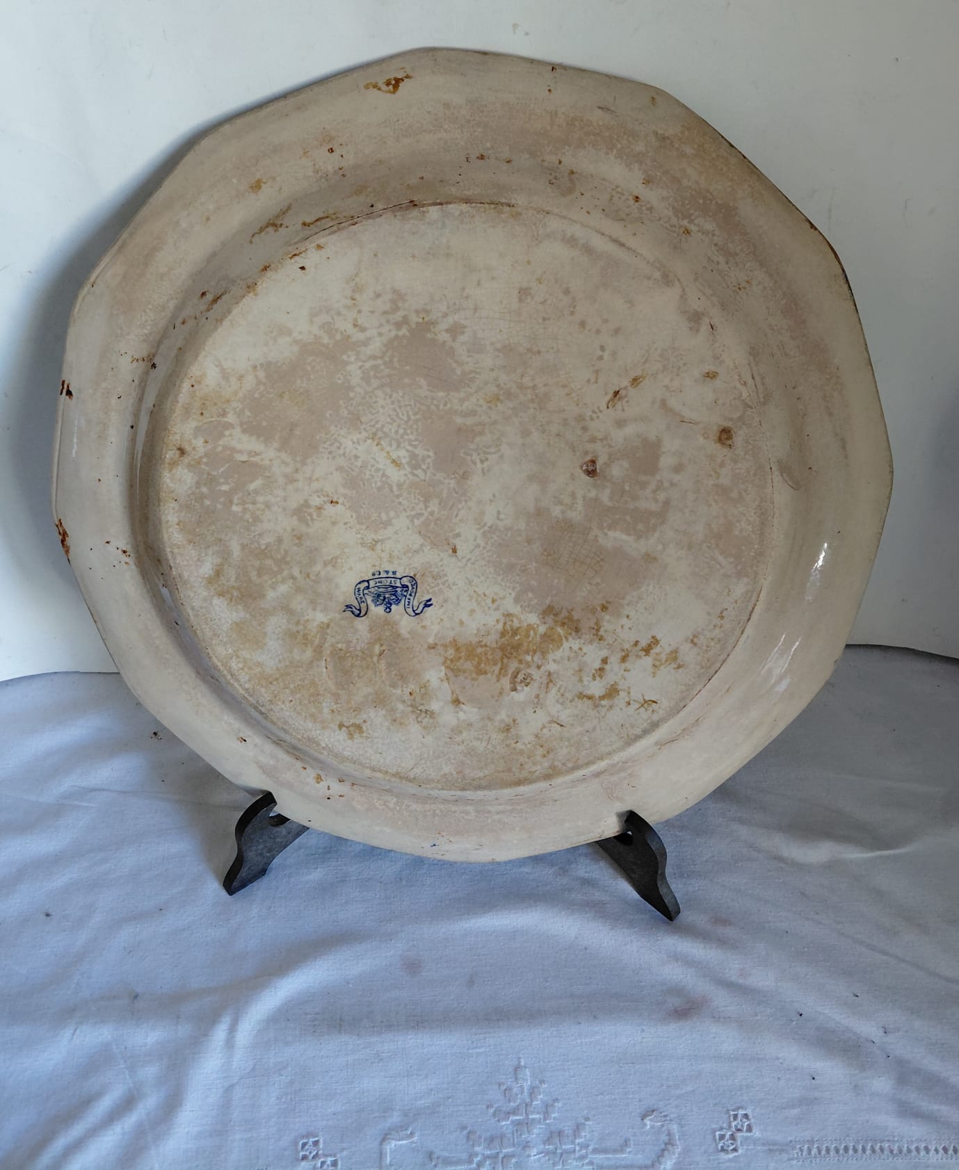 Grande vassoio antico in ceramica decorata