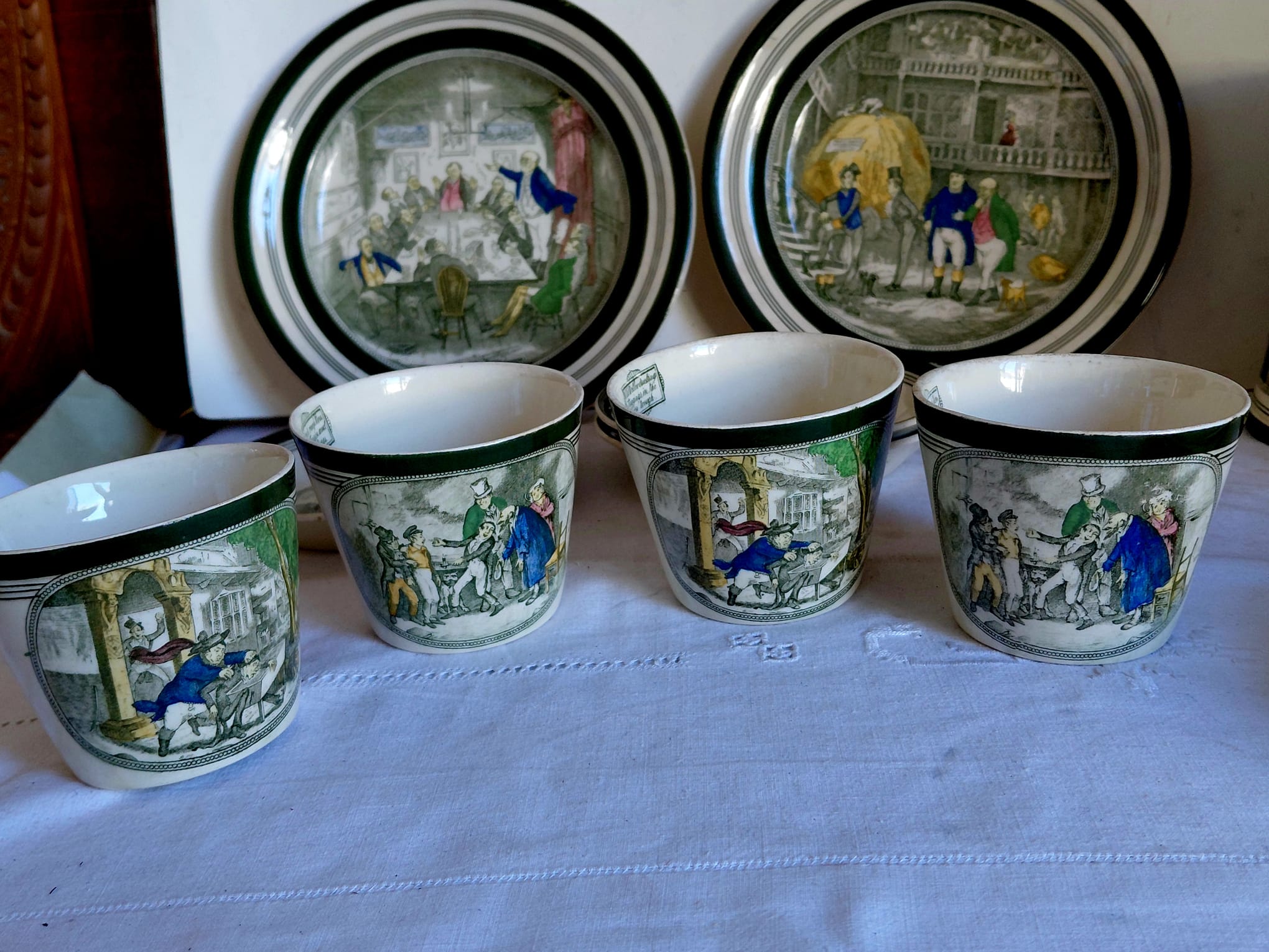 Set di tazze vintage in ceramica decorata