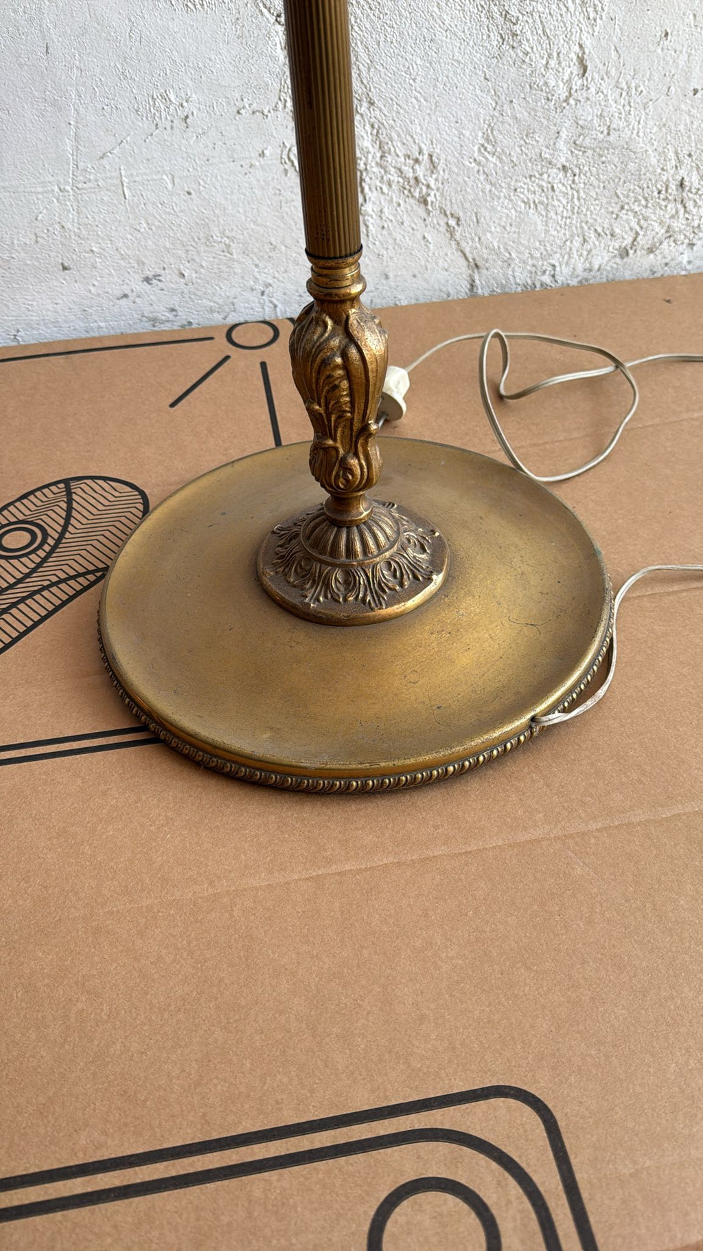 Lampada da terra vintage in ottone con paralume in tessuto