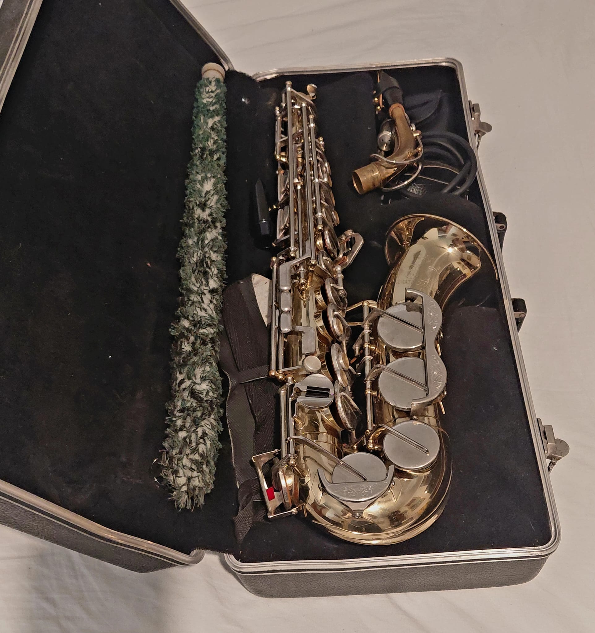 Saxofono contralto completo con custodia