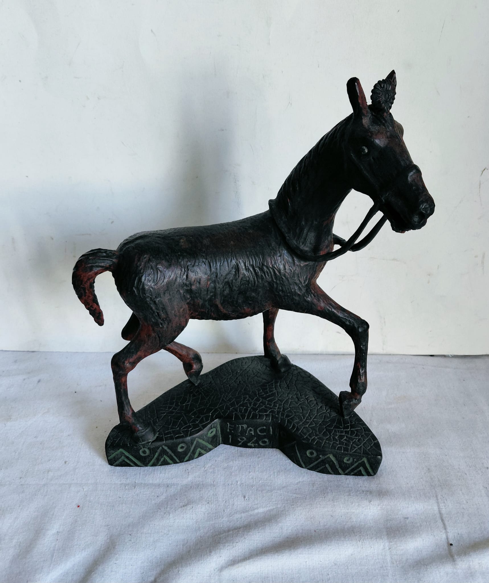 Scultura artigianale raffigurante cavallo