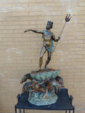 Statua di Nettuno in bronzo con cavalli marini in stile classico