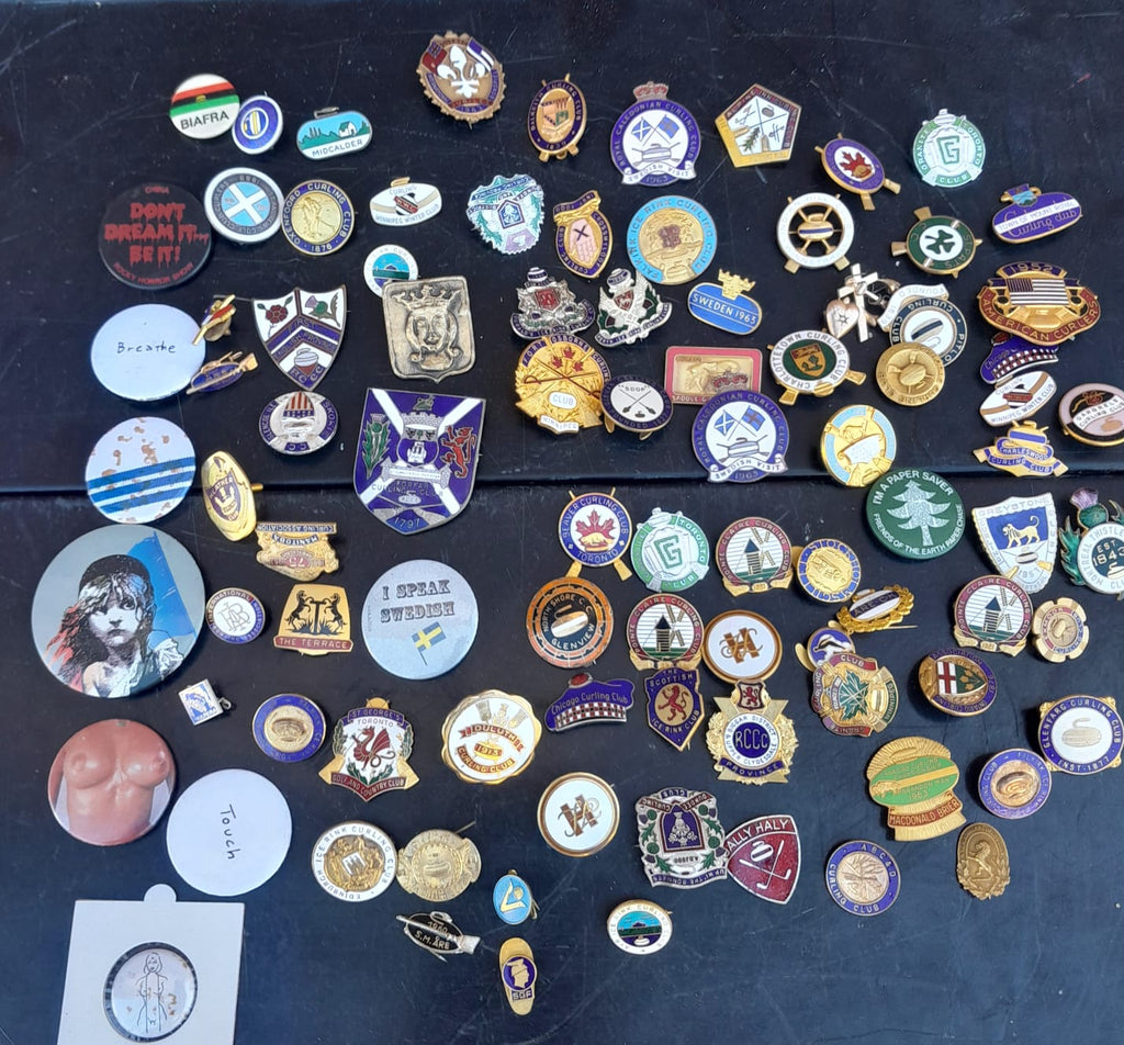 Collezione di più di 100 spilla