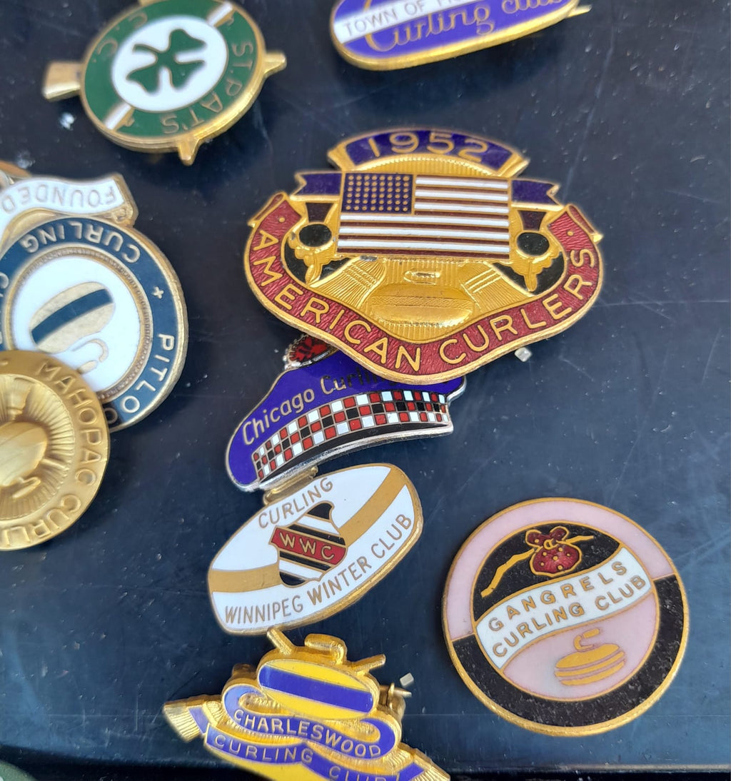 Collezione di più di 100 spilla