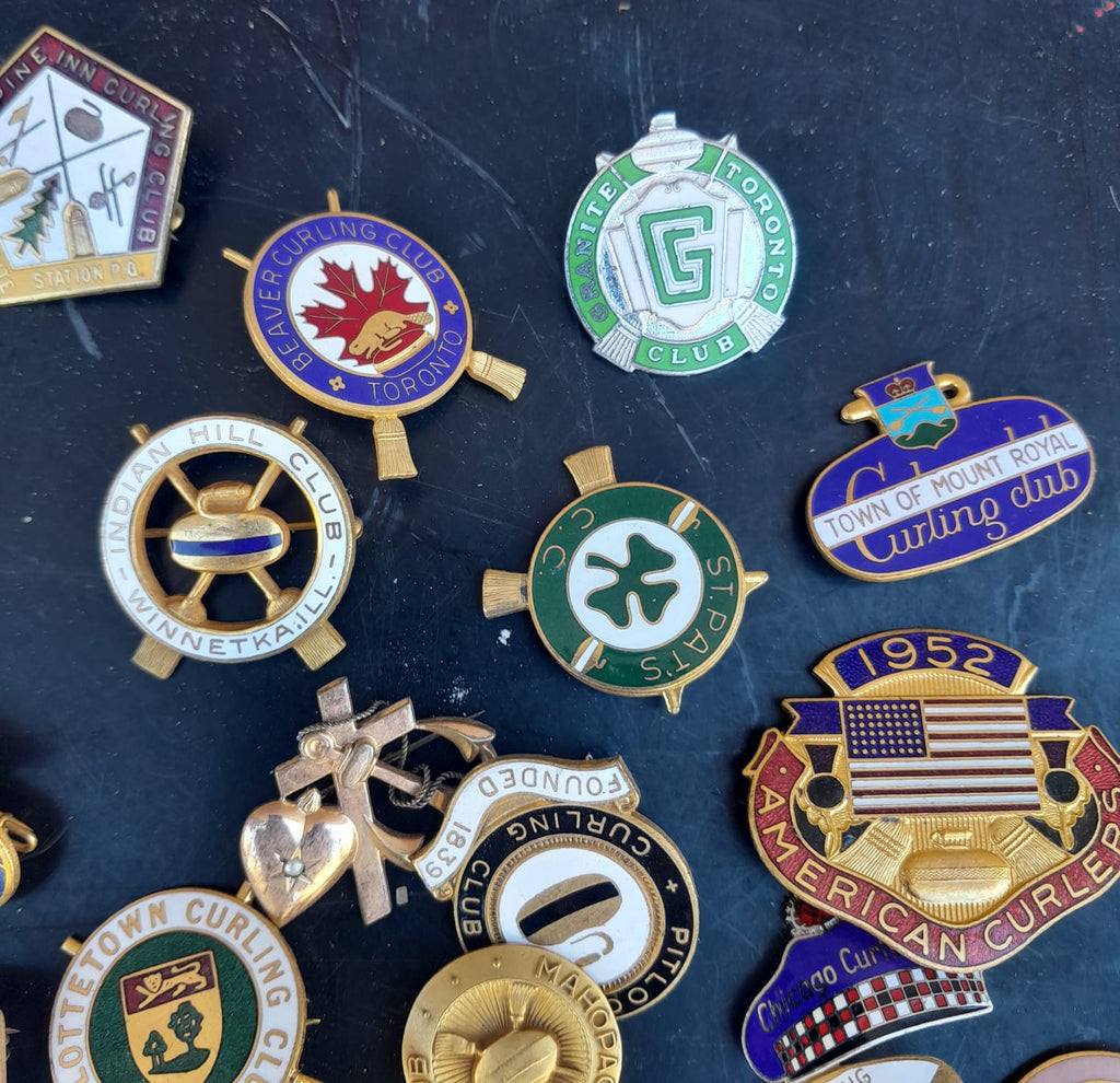 Collezione di più di 100 spilla