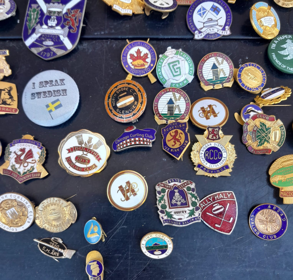 Collezione di più di 100 spilla