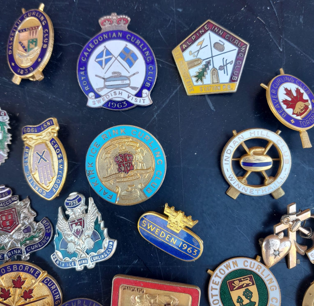 Collezione di più di 100 spilla